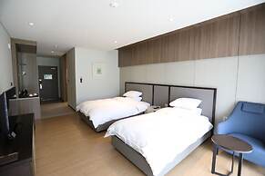 Pinehills Hotel