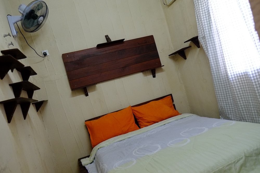 TnT Novelty House