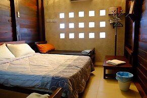 TnT Novelty House