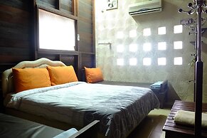 TnT Novelty House