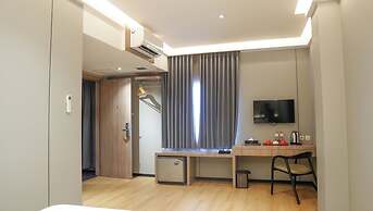 New Hollywood Hotel