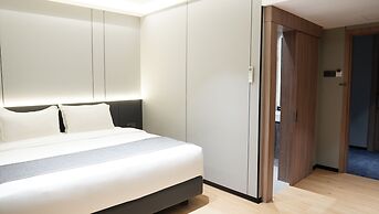New Hollywood Hotel