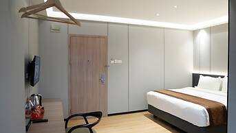 New Hollywood Hotel