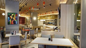 New Hollywood Hotel