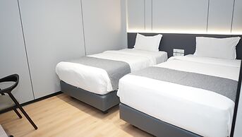 New Hollywood Hotel