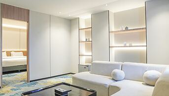 New Hollywood Hotel