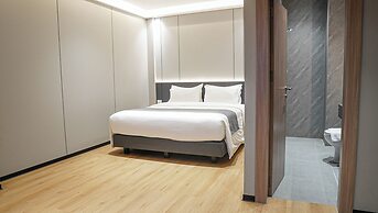 New Hollywood Hotel