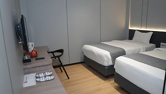 New Hollywood Hotel