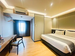 New Hollywood Hotel