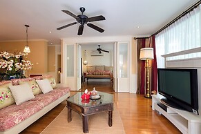 Baan Sanpleon Beachfront Condominium