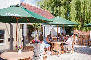 The White Hart, Overton