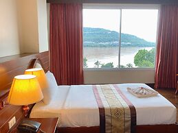 Arawan Riverside Hotel