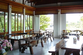Thongpaeka Hotel