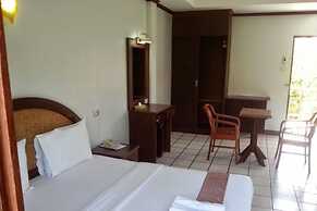 Thongpaeka Hotel