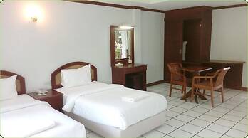 Thongpaeka Hotel