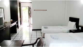 Thongpaeka Hotel