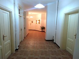 Hosting Flats