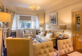 Crossbasket Castle Hotel & Restaurant