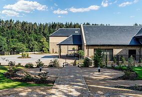 Crossbasket Castle Hotel & Restaurant