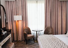 Crossbasket Castle Hotel & Restaurant