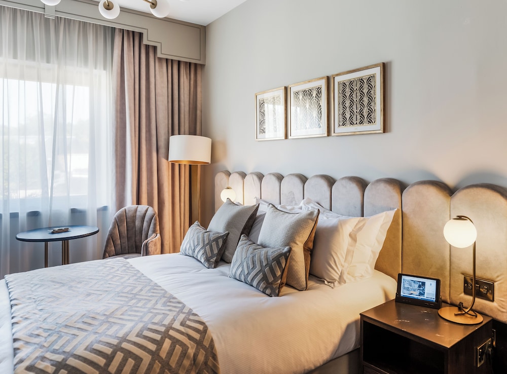 Crossbasket Castle Hotel & Restaurant