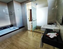 Grand Parama Hotel