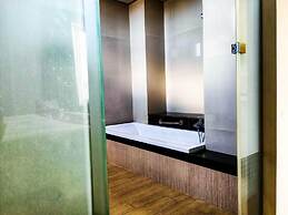 Grand Parama Hotel