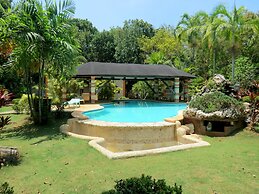 Alonaland Resort Apartelle