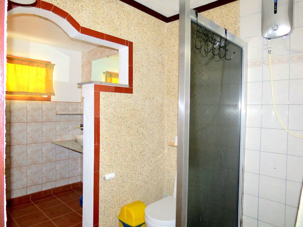Alonaland Resort Apartelle