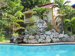Alonaland Resort Apartelle