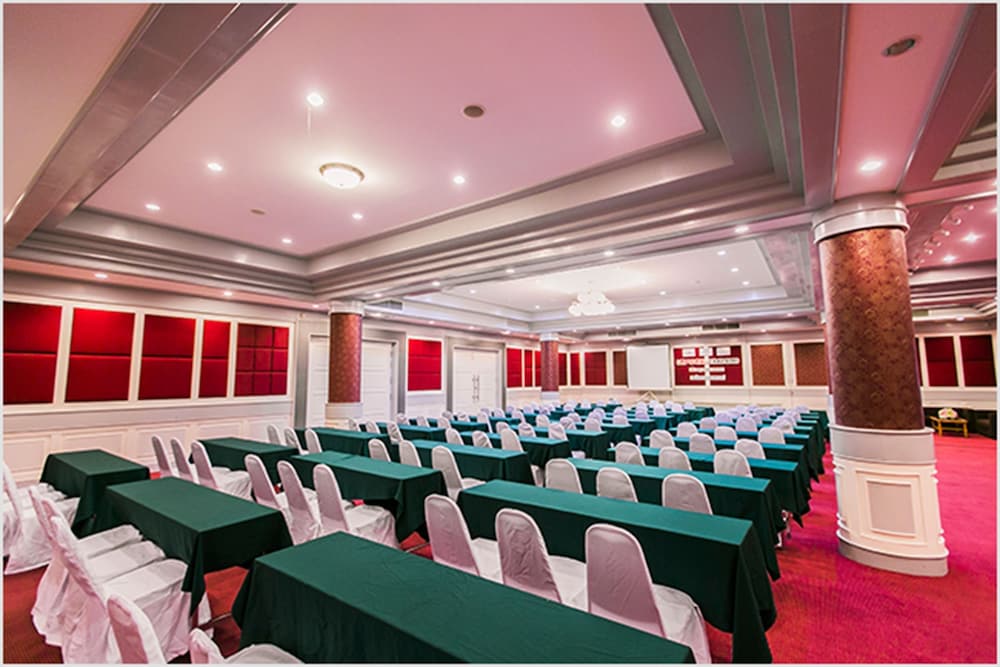 Raya Grand Hotel
