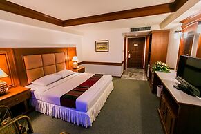 Raya Grand Hotel