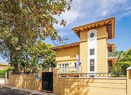 BYPILLOW Villa Lorena
