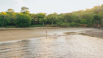 Papagayo Golden Palms Beachfront Hotel