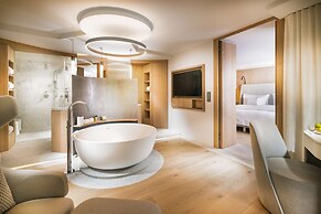 7132 Hotel