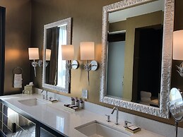The Guest House at Graceland