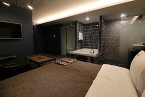 Ignis Hotel