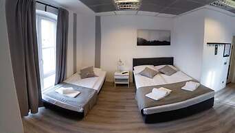 Check In Hotel