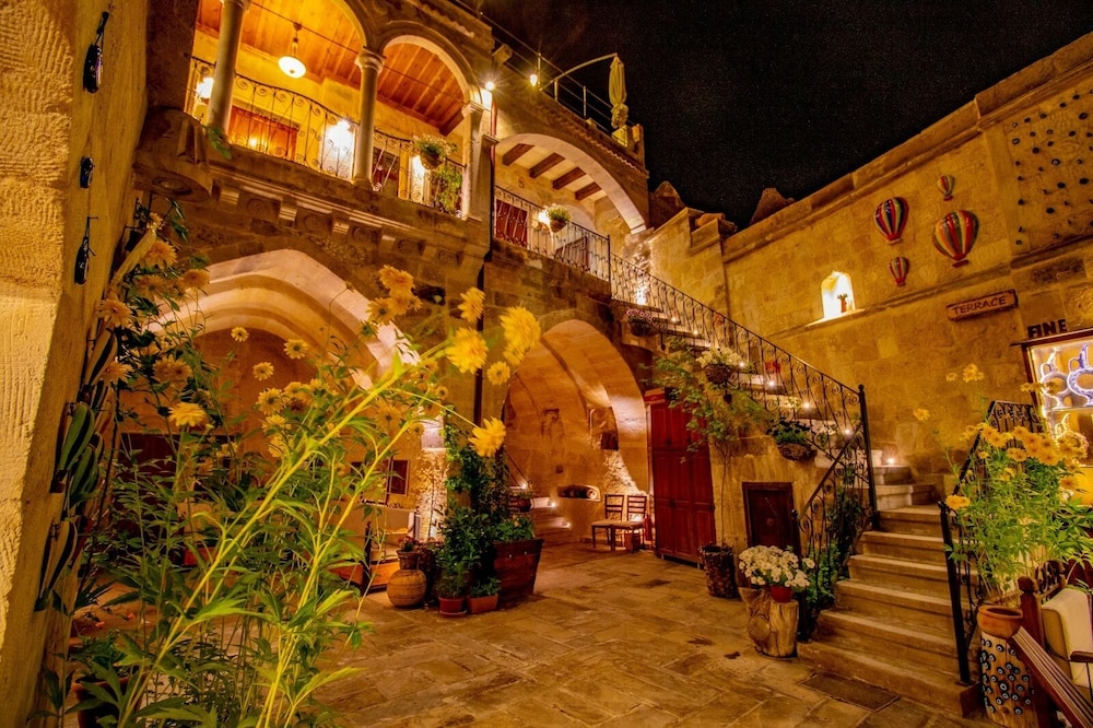 Aren Cave Hotel