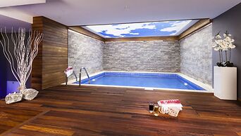 Majura Hotel
