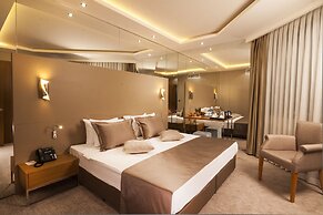 Majura Hotel
