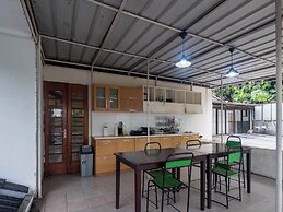 Arimbi Pejaten Suites