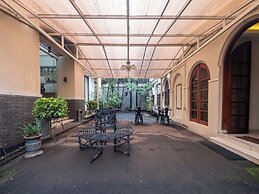 Arimbi Pejaten Suites