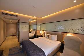 Waxwing Hotel