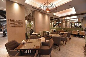 Waxwing Hotel