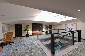 Waxwing Hotel
