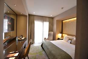 Waxwing Hotel