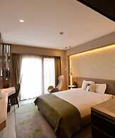 Waxwing Hotel