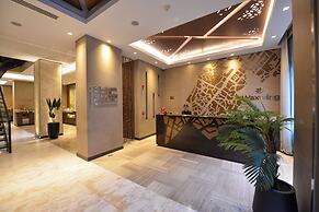 Waxwing Hotel