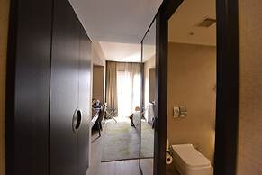 Waxwing Hotel